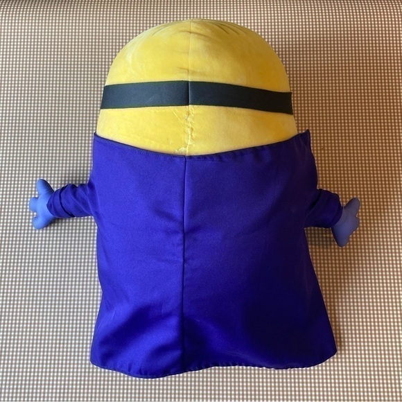 Despicable Me Halloween Dracula Minion Plush. LARGE - Picture 7 of 13